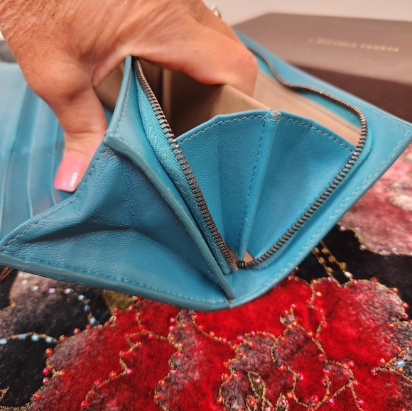 EUC Bottega Wallet - Picture 14 of 14